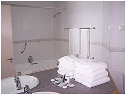 Point Hotel Bathroom